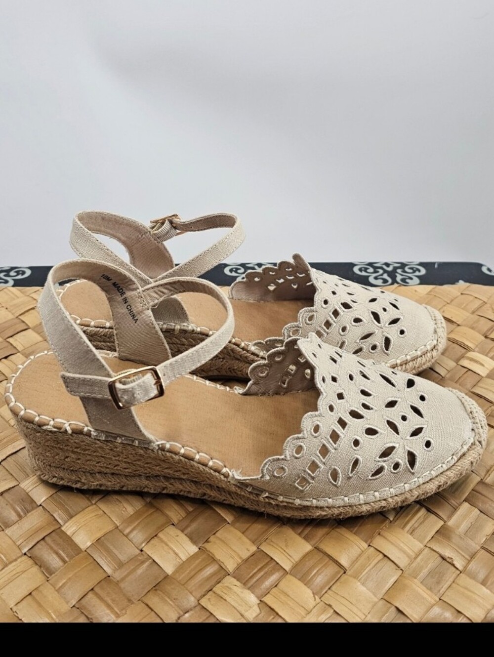 Western Eyelet Espadrille Cream Sandal Size 10